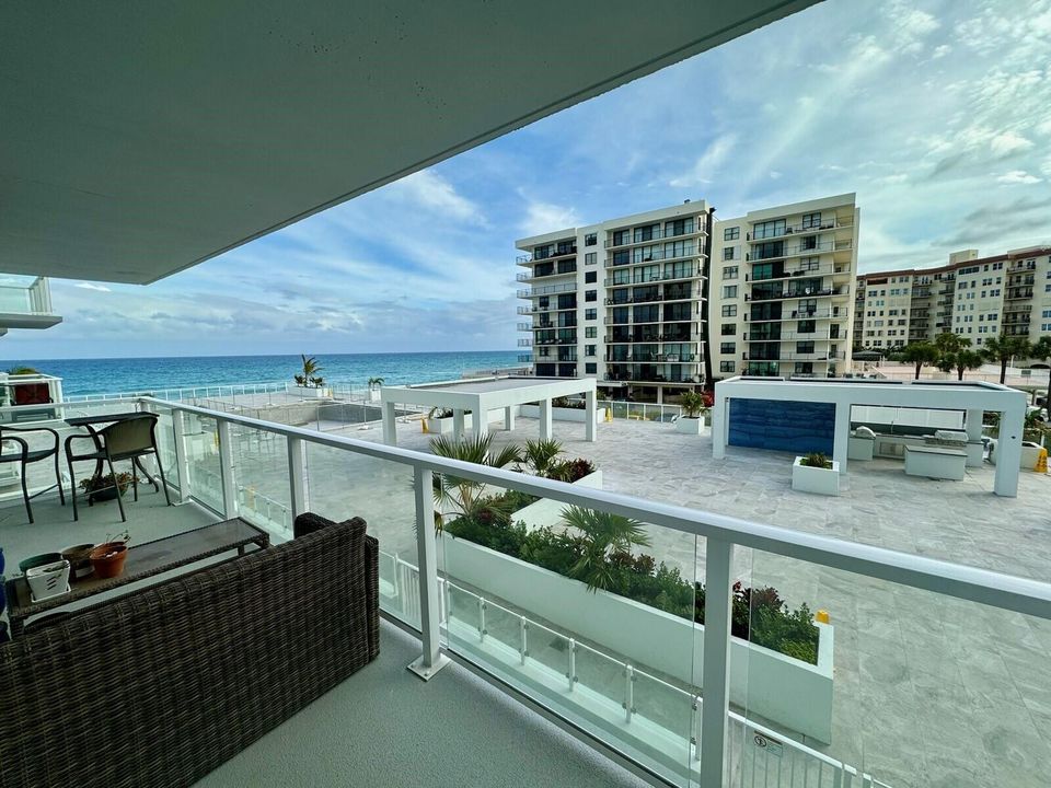 For Rent: $2,700 (1 beds, 1 baths, 1008 Square Feet)