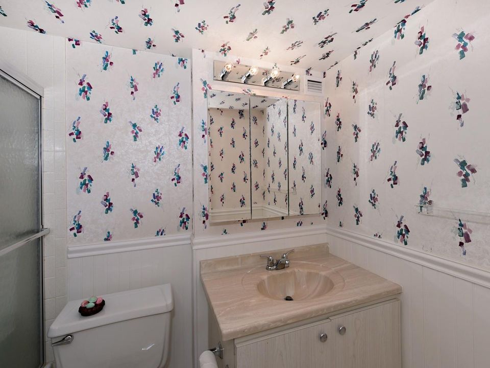 For Rent: $2,700 (1 beds, 1 baths, 1008 Square Feet)