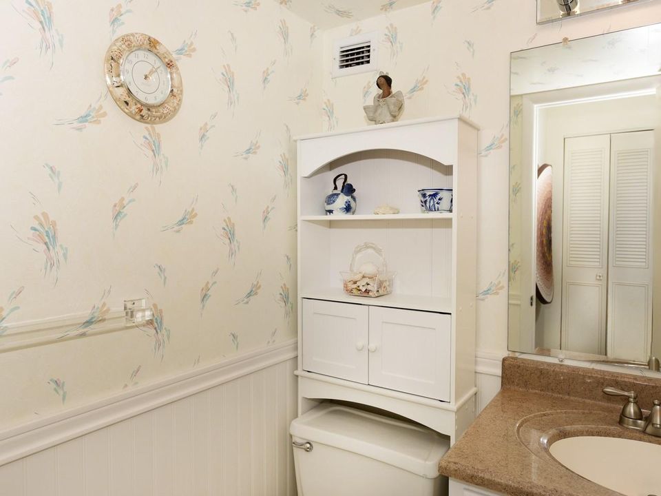 For Rent: $2,700 (1 beds, 1 baths, 1008 Square Feet)