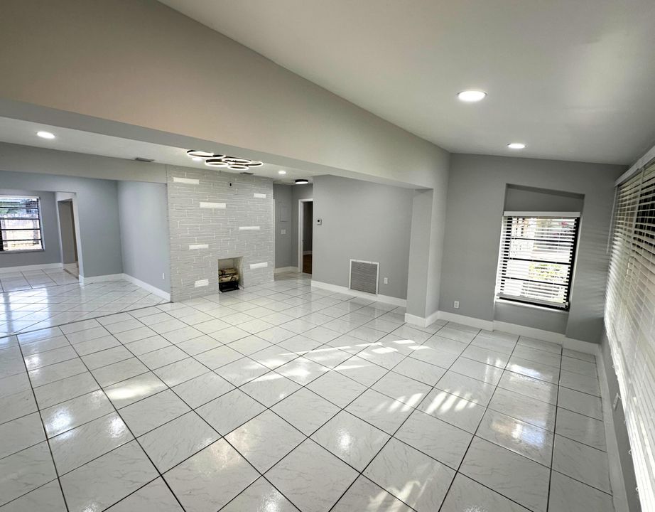 出租: $3,500 (3 贝兹, 2 浴室, 1655 平方英尺)