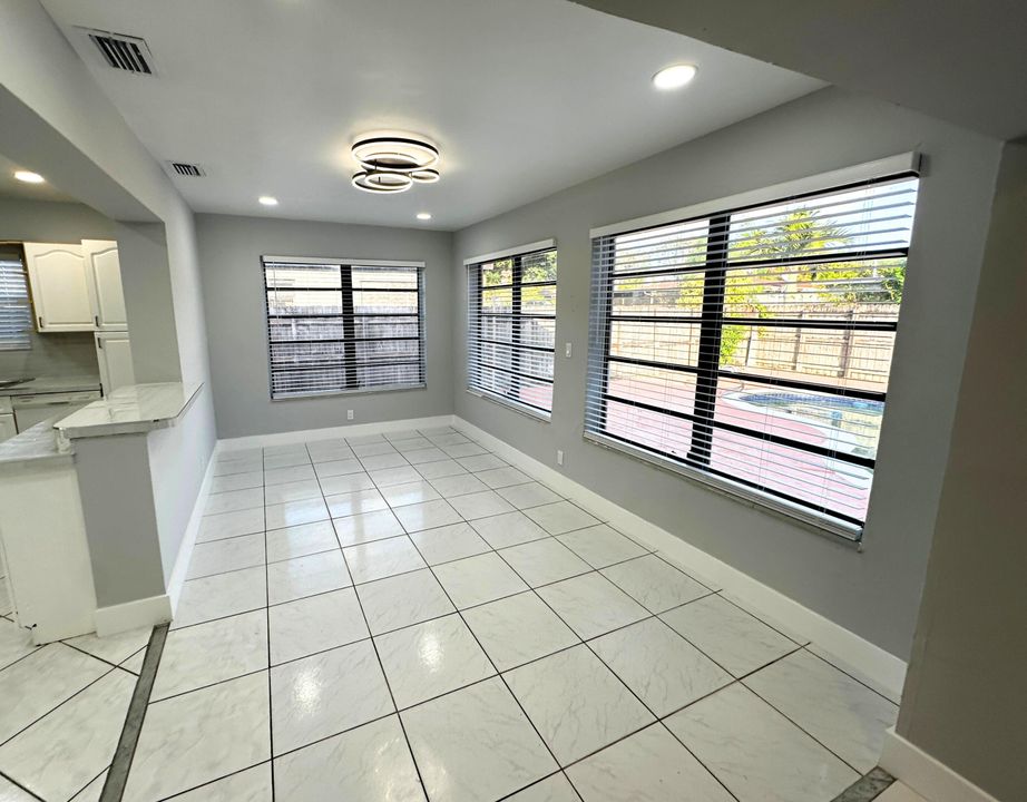 出租: $3,500 (3 贝兹, 2 浴室, 1655 平方英尺)