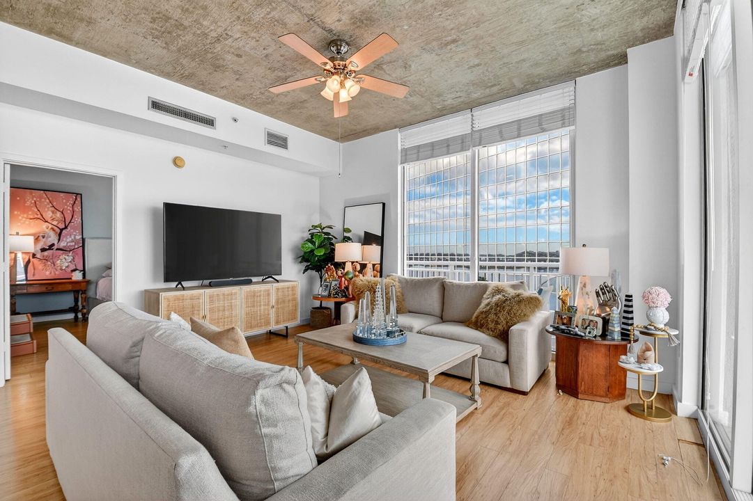 На продажу: $649,500 (3 спален, 2 ванн, 1377 Квадратных фут)