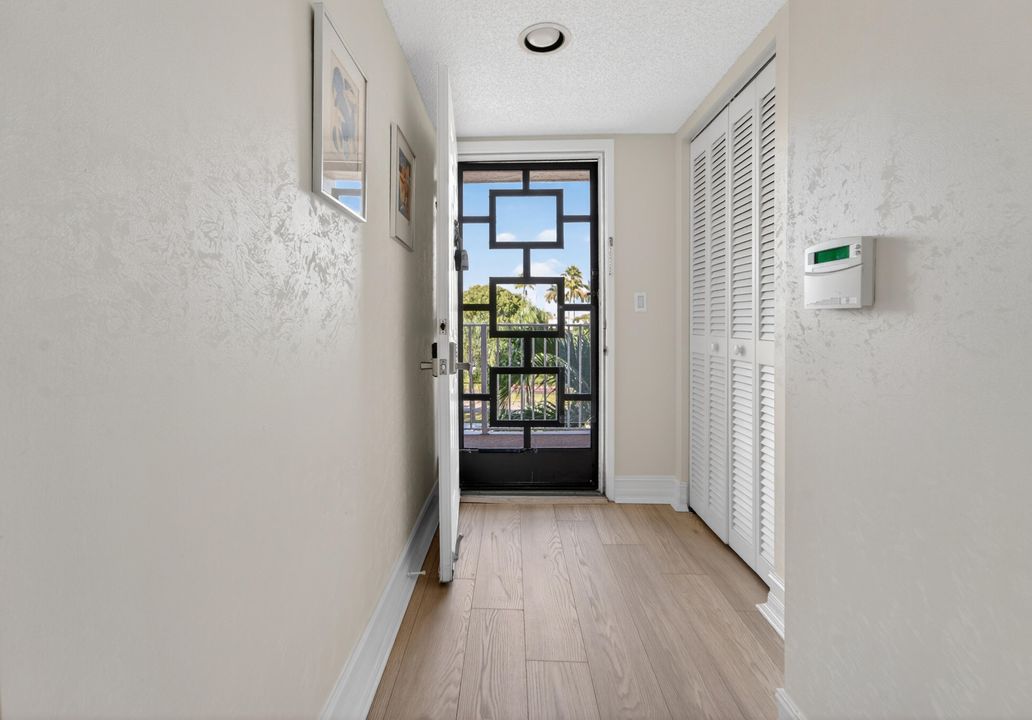 For Sale: $229,000 (2 beds, 2 baths, 1392 Square Feet)
