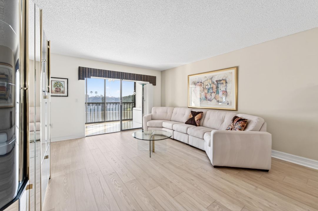 For Sale: $229,000 (2 beds, 2 baths, 1392 Square Feet)