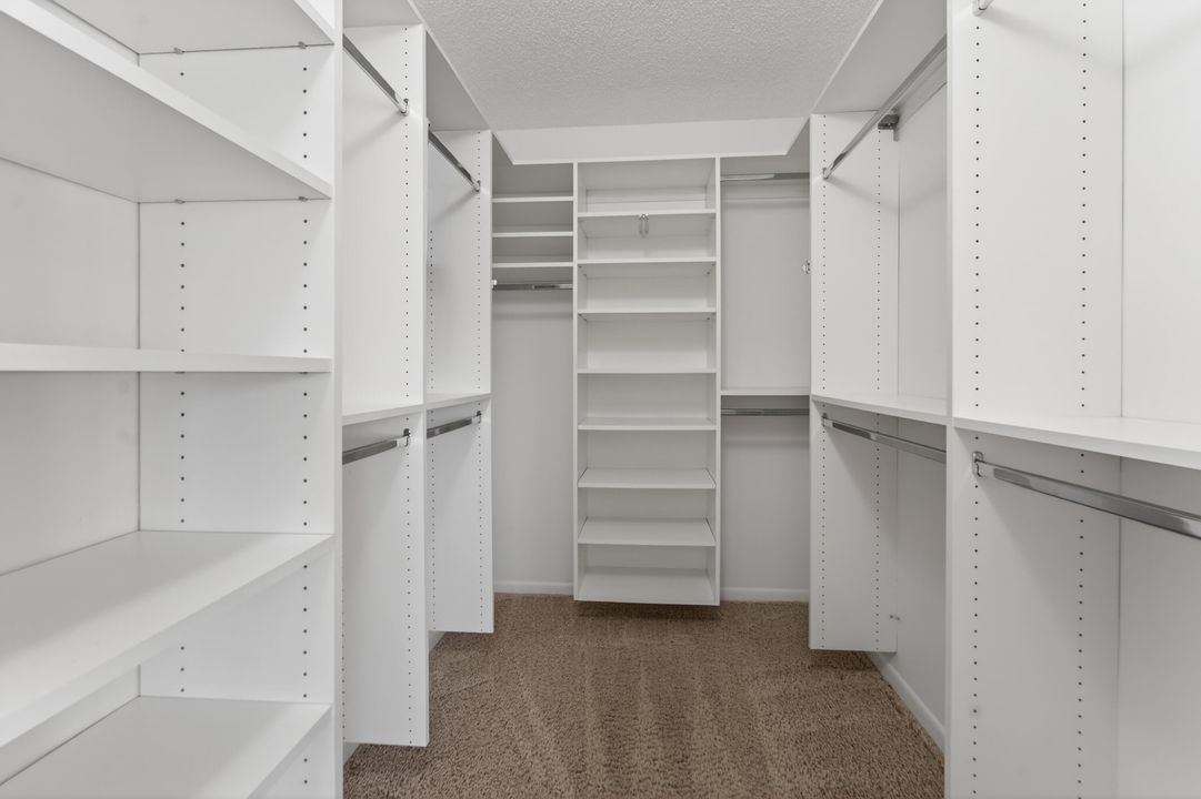 For Sale: $229,000 (2 beds, 2 baths, 1392 Square Feet)