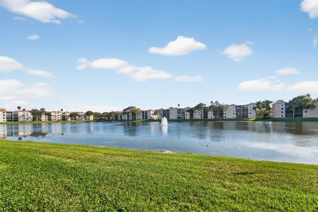 For Sale: $229,000 (2 beds, 2 baths, 1392 Square Feet)