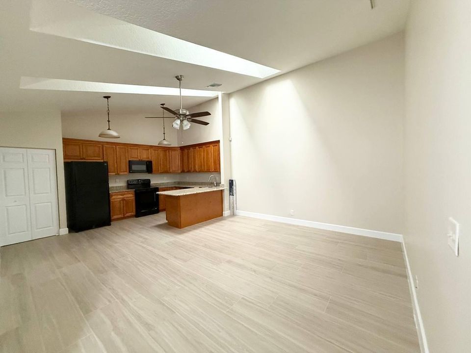 For Rent: $2,400 (2 beds, 2 baths, 1200 Square Feet)