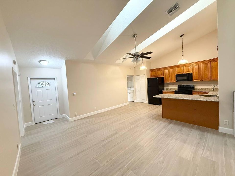For Rent: $2,400 (2 beds, 2 baths, 1200 Square Feet)