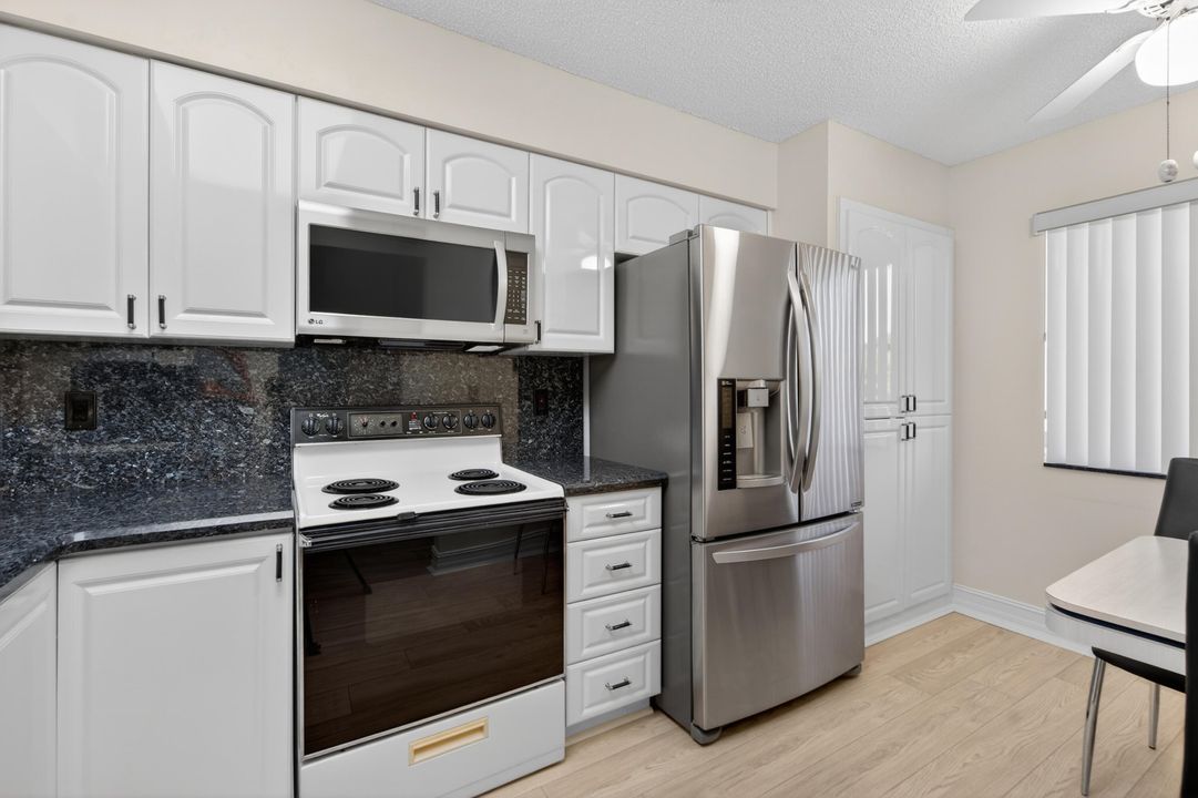 For Sale: $229,000 (2 beds, 2 baths, 1392 Square Feet)