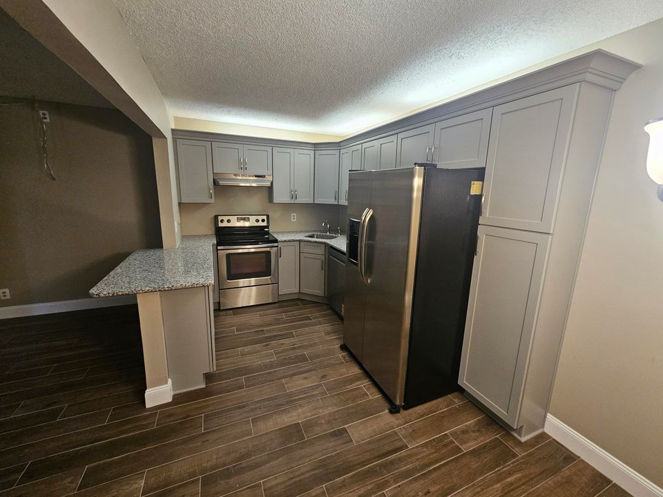 В аренду: $2,250 (2 спален, 2 ванн, 1111 Квадратных фут)