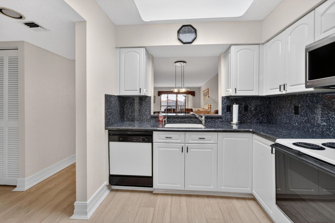 For Sale: $229,000 (2 beds, 2 baths, 1392 Square Feet)