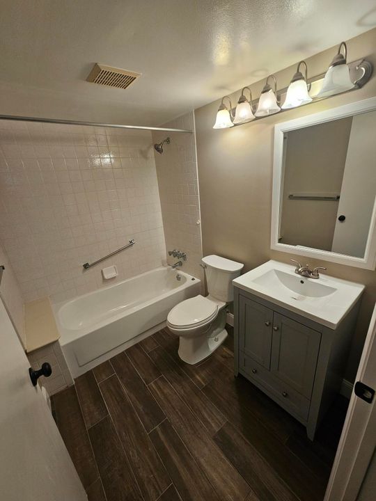 В аренду: $2,250 (2 спален, 2 ванн, 1111 Квадратных фут)