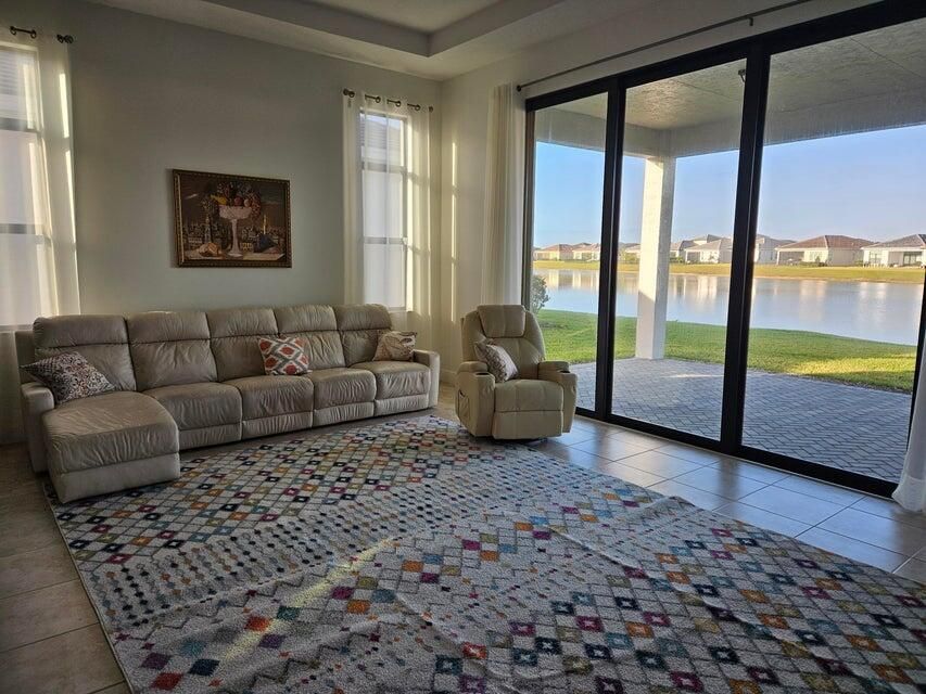 For Rent: $4,000 (3 beds, 3 baths, 2123 Square Feet)