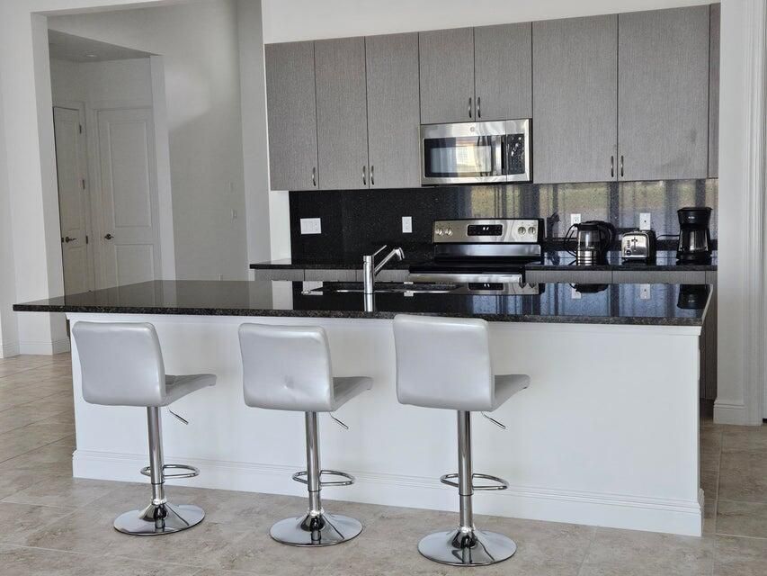 For Rent: $4,000 (3 beds, 3 baths, 2123 Square Feet)