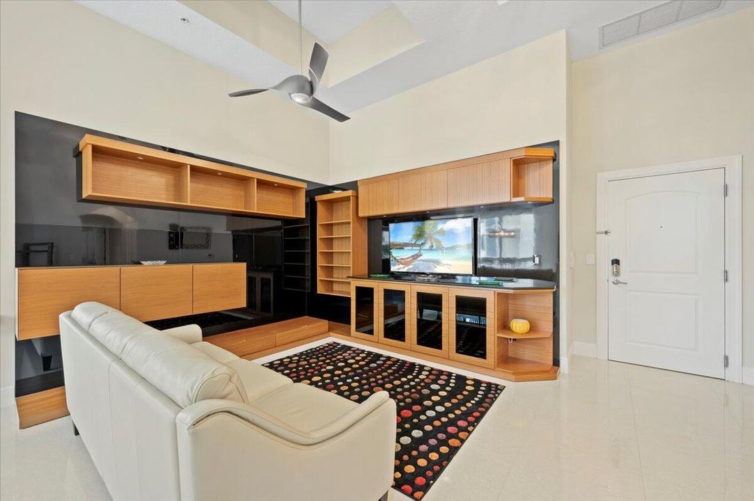 待售: $5,950,000 (2 贝兹, 2 浴室, 2117 平方英尺)