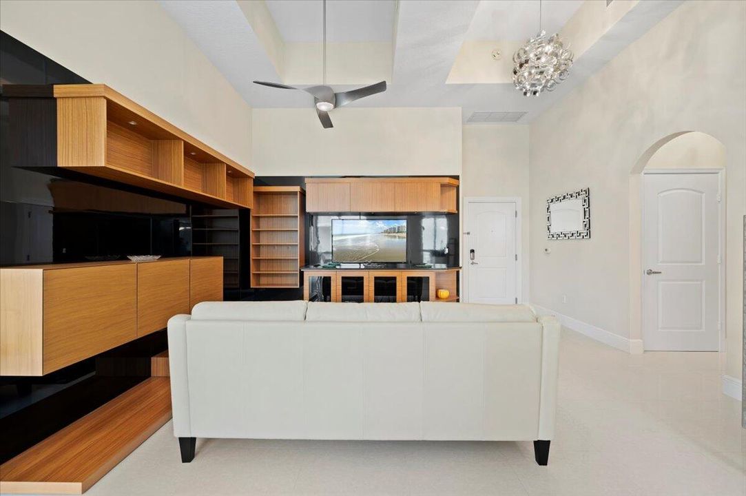 待售: $5,950,000 (2 贝兹, 2 浴室, 2117 平方英尺)