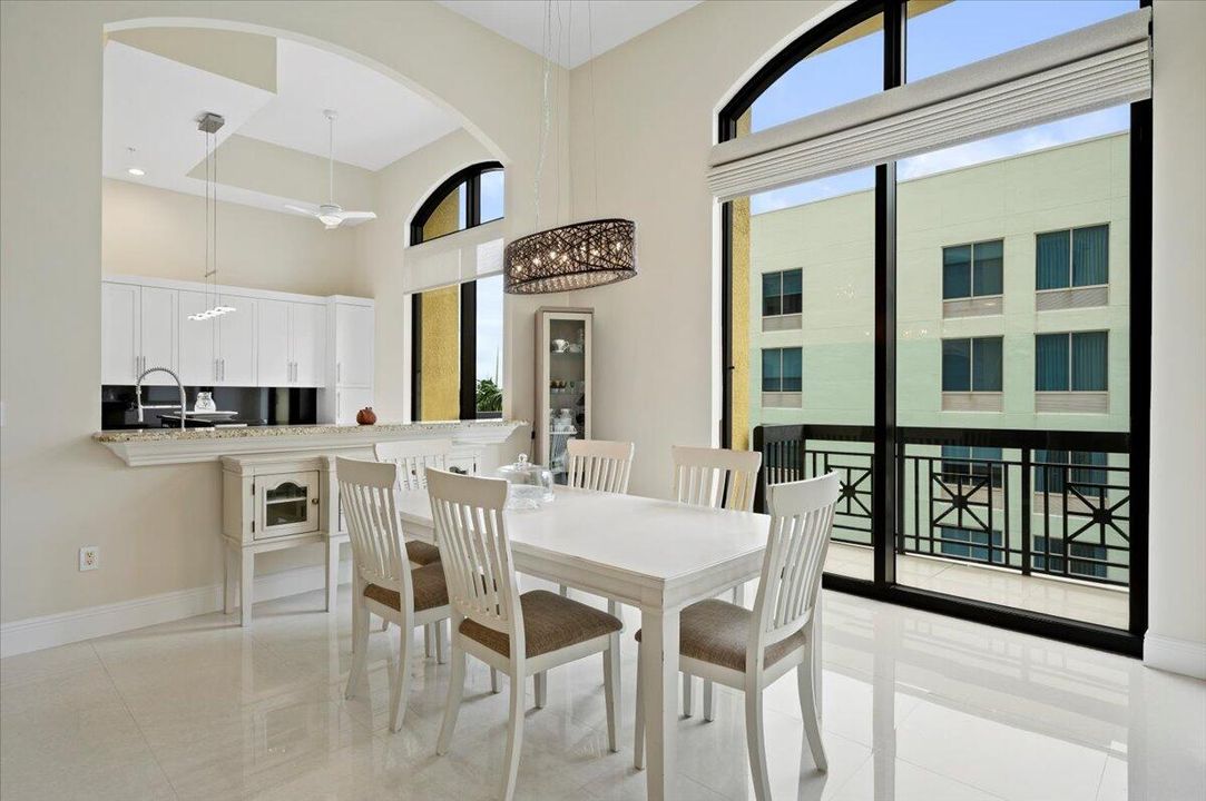 待售: $5,950,000 (2 贝兹, 2 浴室, 2117 平方英尺)