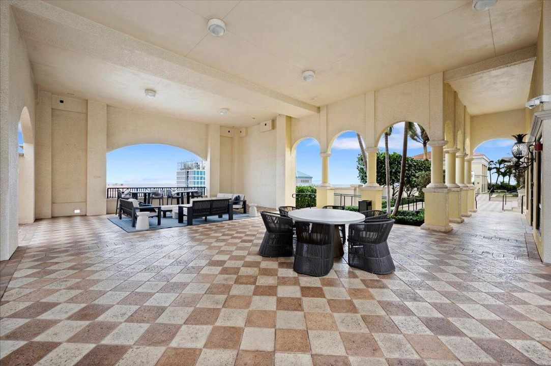 待售: $5,950,000 (2 贝兹, 2 浴室, 2117 平方英尺)