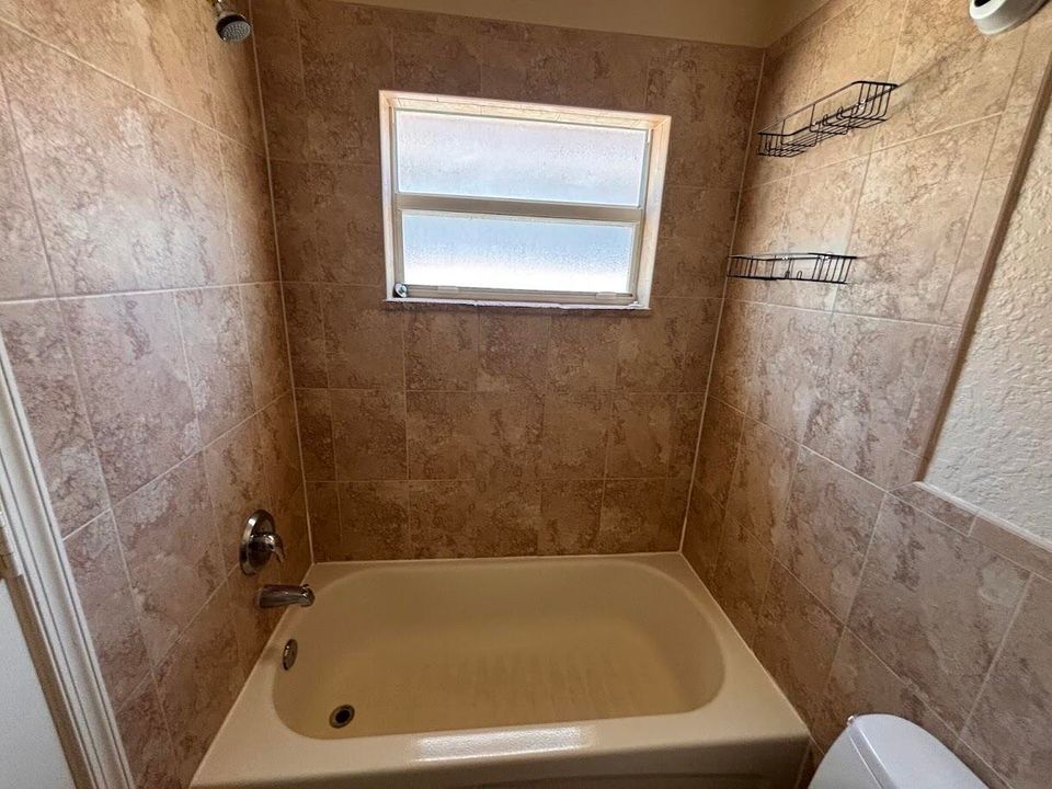 В аренду: $1,800 (1 спален, 1 ванн, 720 Квадратных фут)