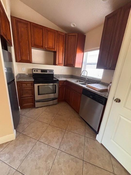 В аренду: $1,800 (1 спален, 1 ванн, 720 Квадратных фут)