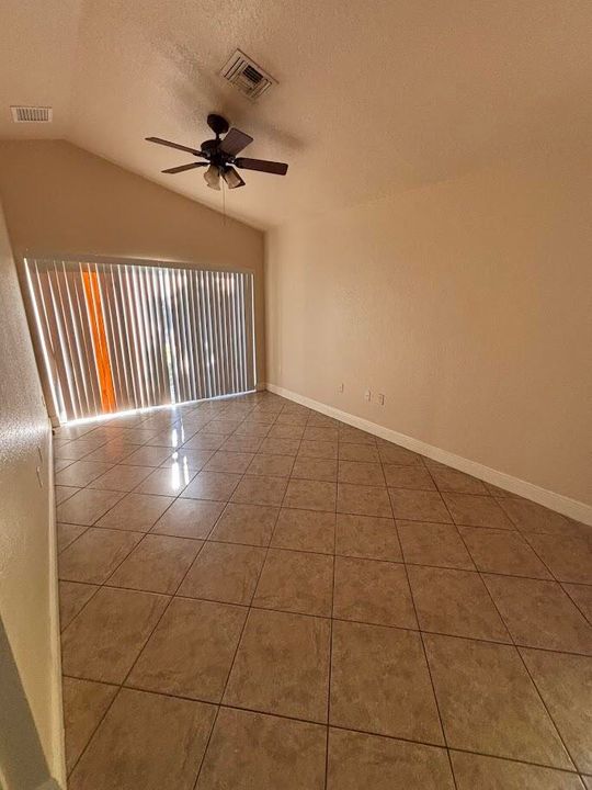 В аренду: $1,800 (1 спален, 1 ванн, 720 Квадратных фут)