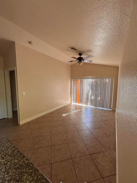 В аренду: $1,800 (1 спален, 1 ванн, 720 Квадратных фут)