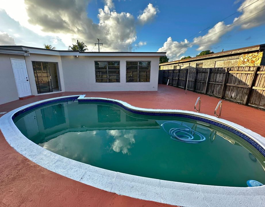 出租: $3,500 (3 贝兹, 2 浴室, 1655 平方英尺)