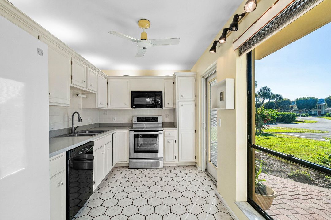 For Sale: $299,000 (2 beds, 2 baths, 1479 Square Feet)