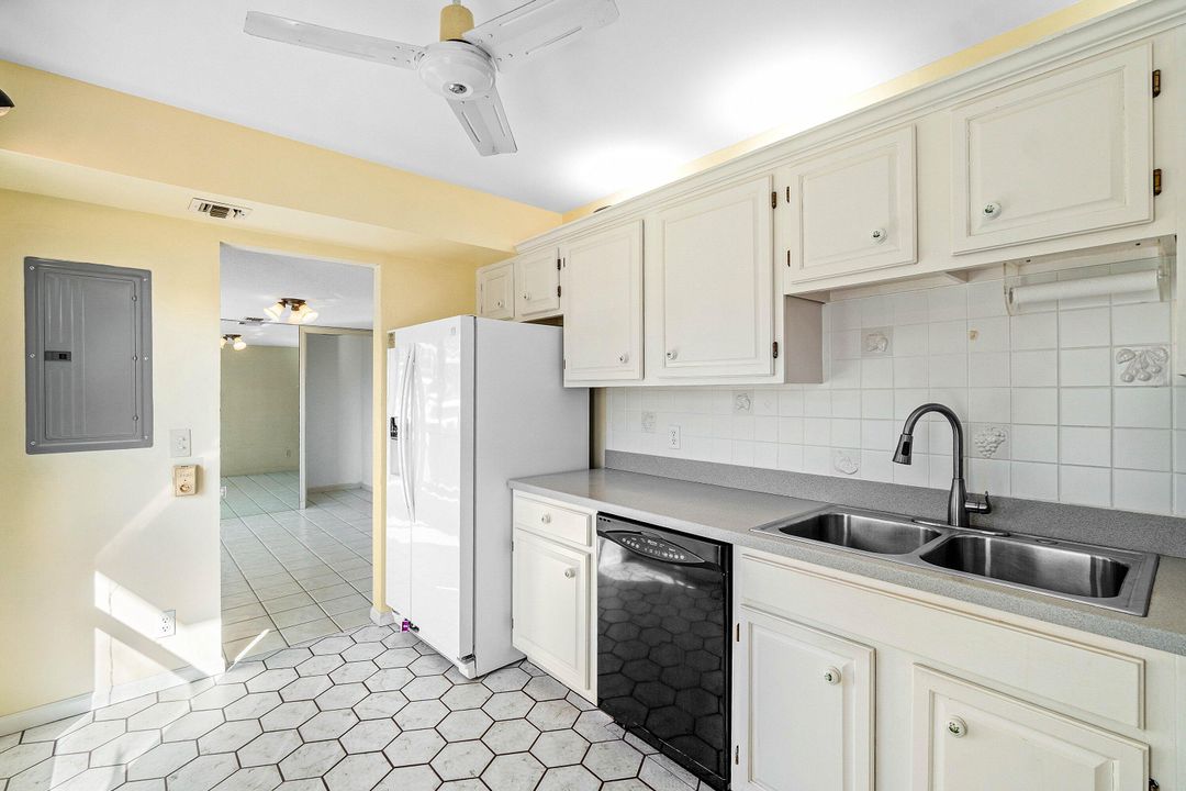 For Sale: $299,000 (2 beds, 2 baths, 1479 Square Feet)