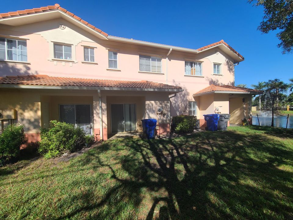 На продажу: $248,000 (2 спален, 2 ванн, 1326 Квадратных фут)