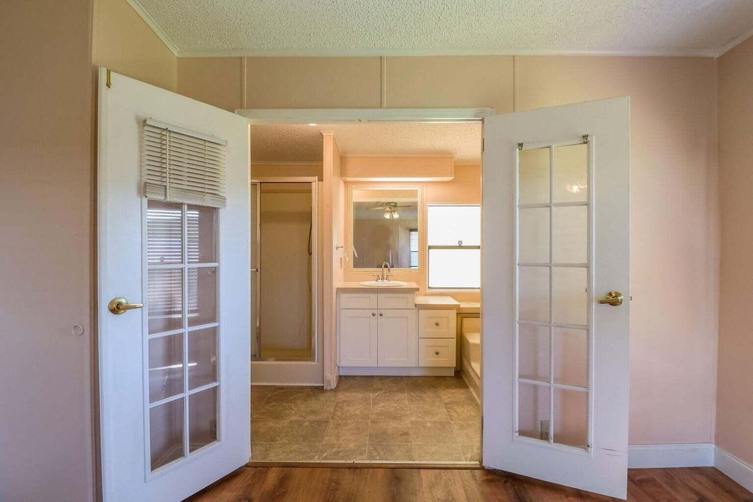 For Sale: $60,000 (2 beds, 2 baths, 1368 Square Feet)