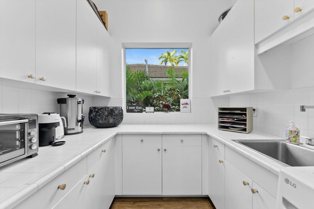 待售: $3,100,000 (5 贝兹, 5 浴室, 5249 平方英尺)