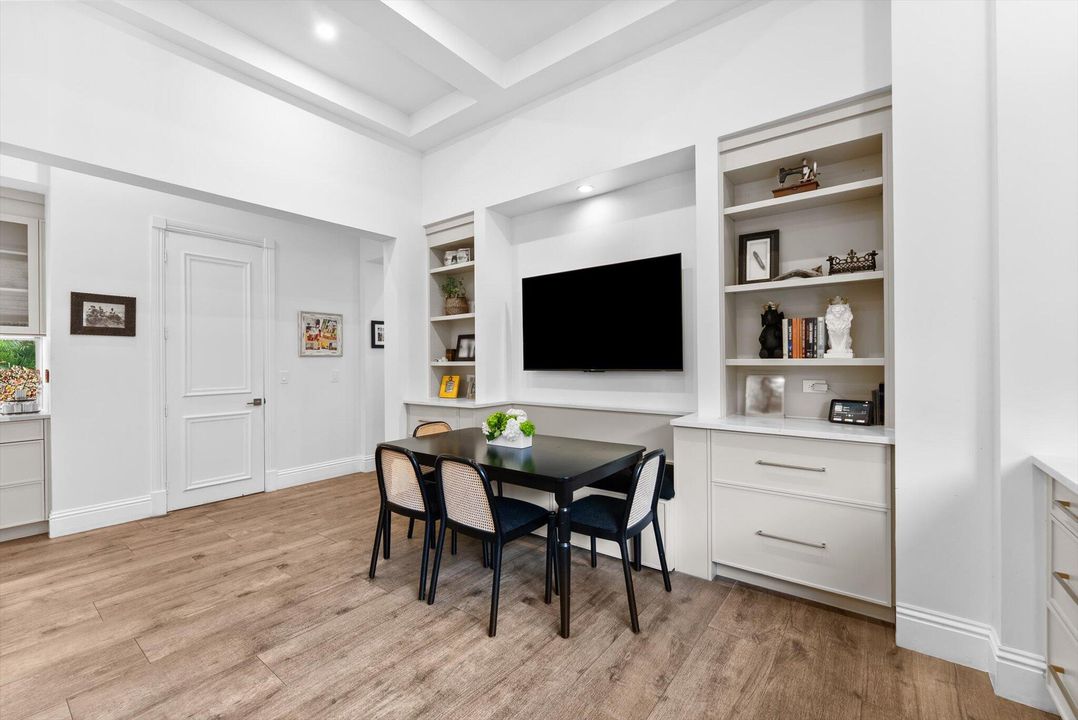 待售: $3,100,000 (5 贝兹, 5 浴室, 5249 平方英尺)