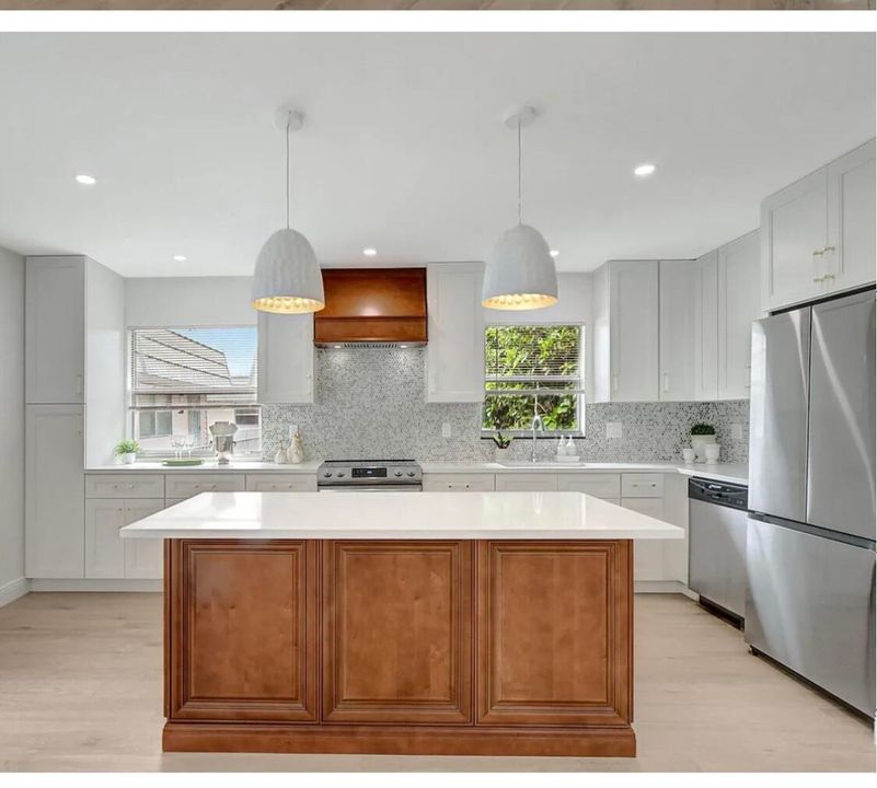 For Sale: $139,999 (2 beds, 2 baths, 880 Square Feet)