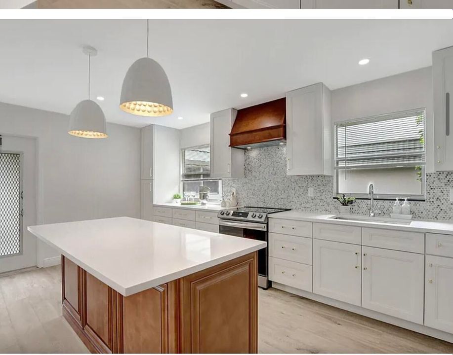 For Sale: $139,999 (2 beds, 2 baths, 880 Square Feet)