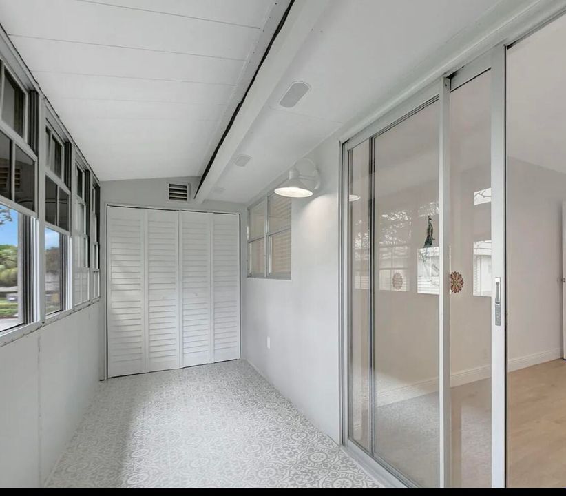 For Sale: $139,999 (2 beds, 2 baths, 880 Square Feet)