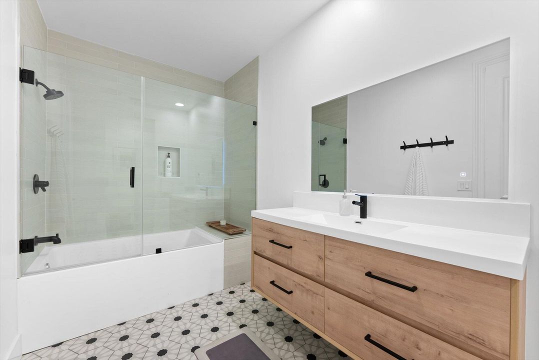 待售: $3,100,000 (5 贝兹, 5 浴室, 5249 平方英尺)