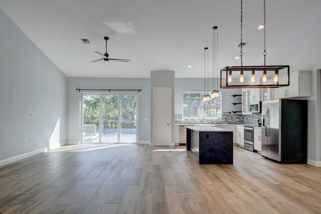 En Venta: $710,000 (3 camas, 2 baños, 2029 Pies cuadrados)