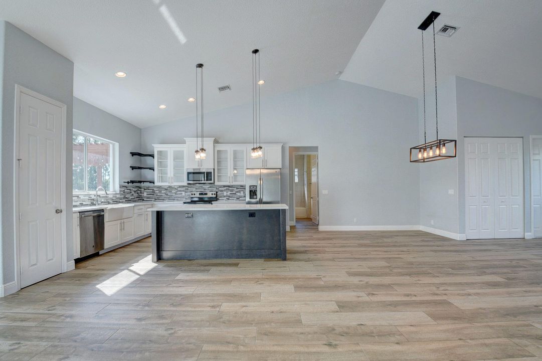 En Venta: $710,000 (3 camas, 2 baños, 2029 Pies cuadrados)