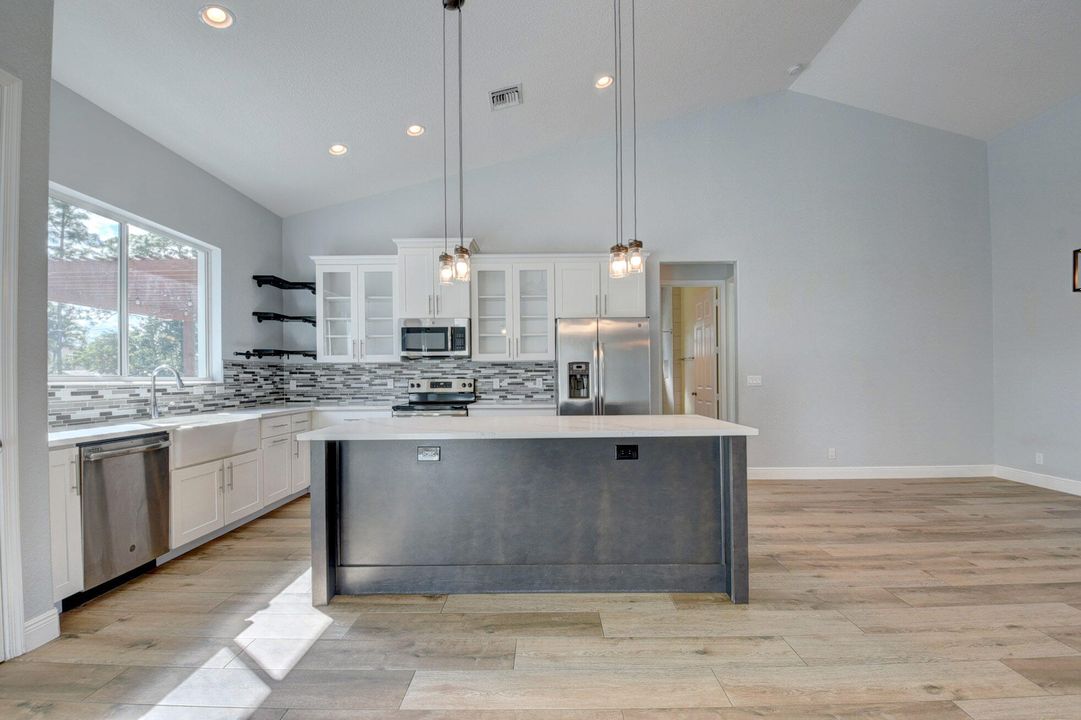 En Venta: $710,000 (3 camas, 2 baños, 2029 Pies cuadrados)