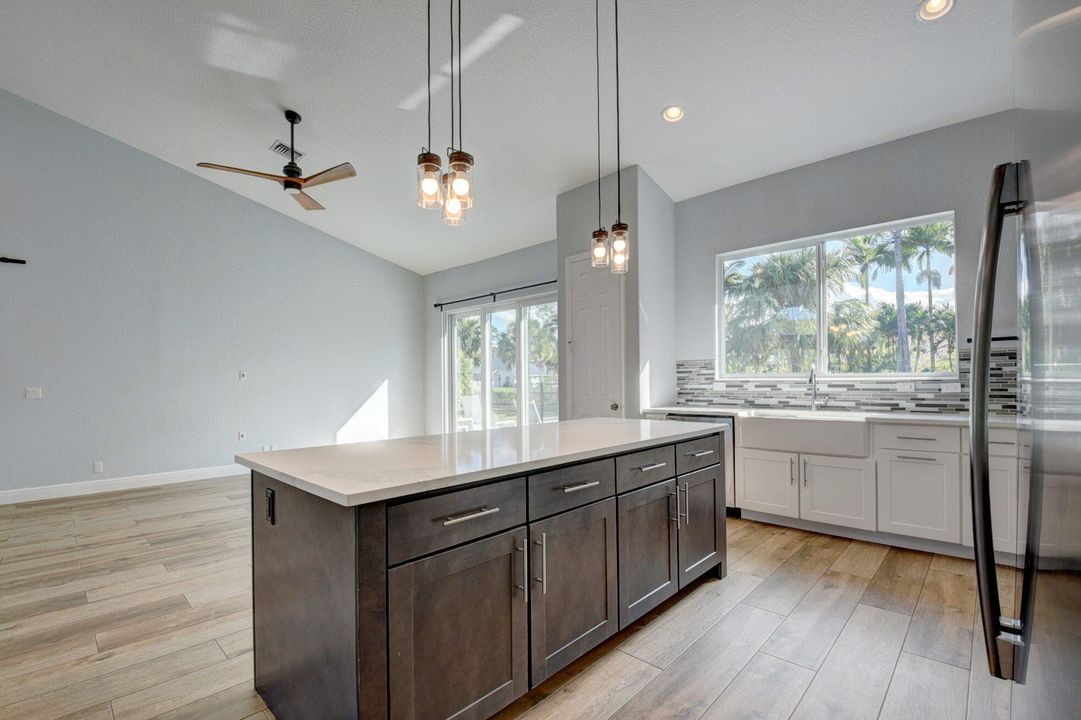 En Venta: $710,000 (3 camas, 2 baños, 2029 Pies cuadrados)