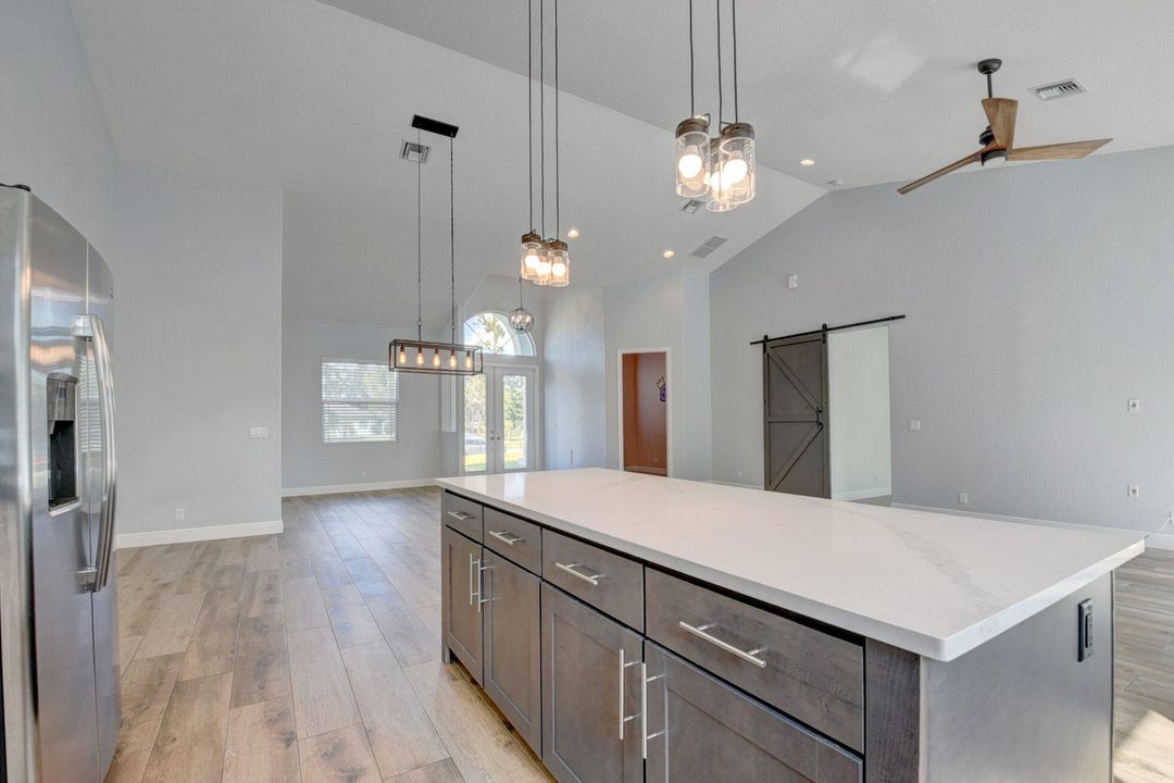 En Venta: $710,000 (3 camas, 2 baños, 2029 Pies cuadrados)