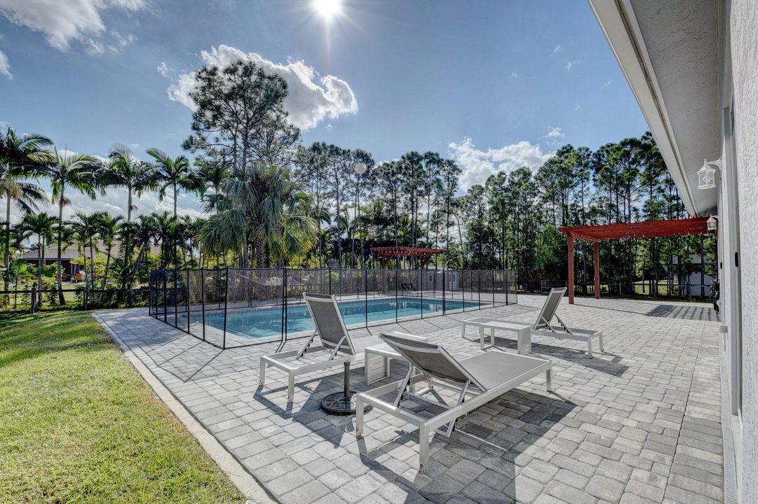 En Venta: $710,000 (3 camas, 2 baños, 2029 Pies cuadrados)