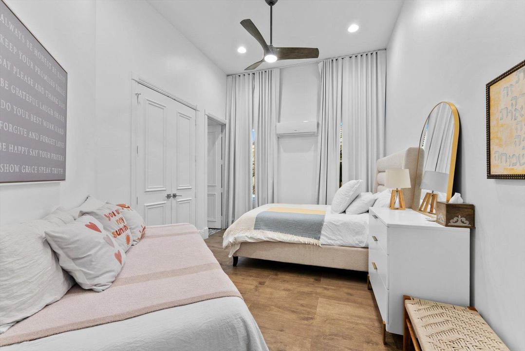 待售: $3,100,000 (5 贝兹, 5 浴室, 5249 平方英尺)