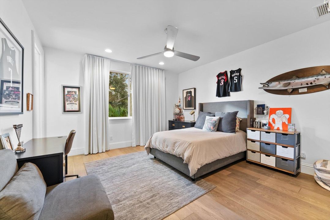 待售: $3,100,000 (5 贝兹, 5 浴室, 5249 平方英尺)