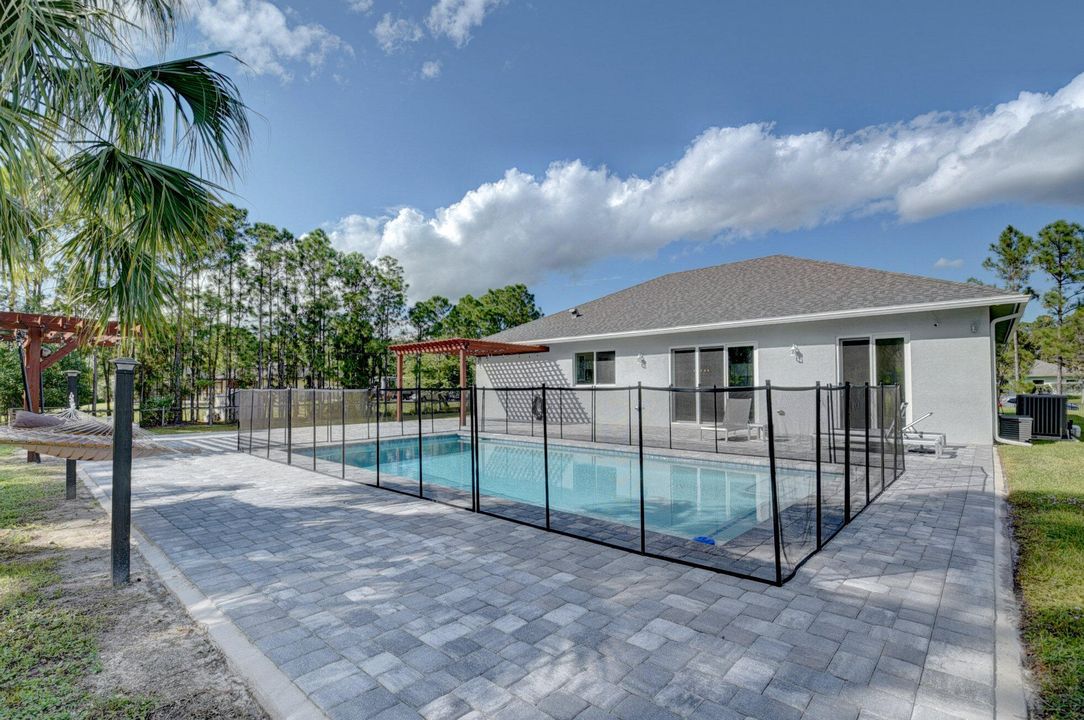 En Venta: $710,000 (3 camas, 2 baños, 2029 Pies cuadrados)