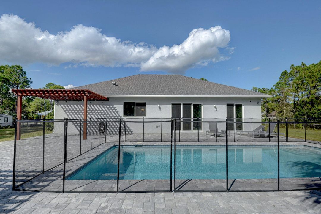 En Venta: $710,000 (3 camas, 2 baños, 2029 Pies cuadrados)