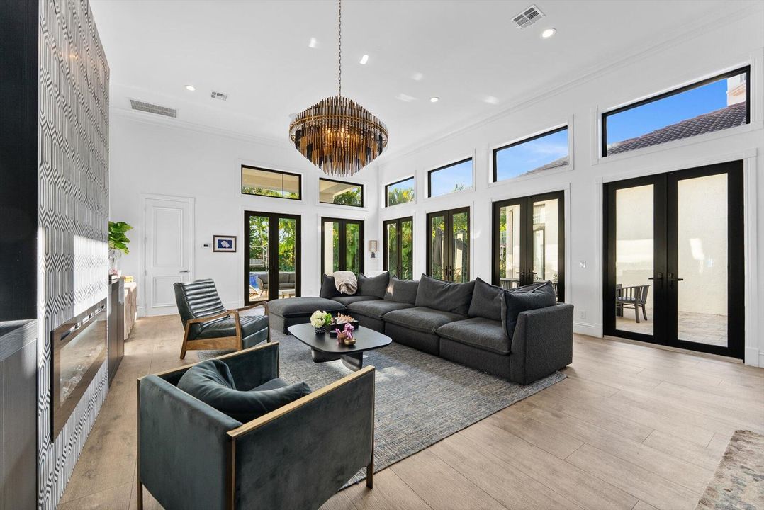 待售: $3,100,000 (5 贝兹, 5 浴室, 5249 平方英尺)