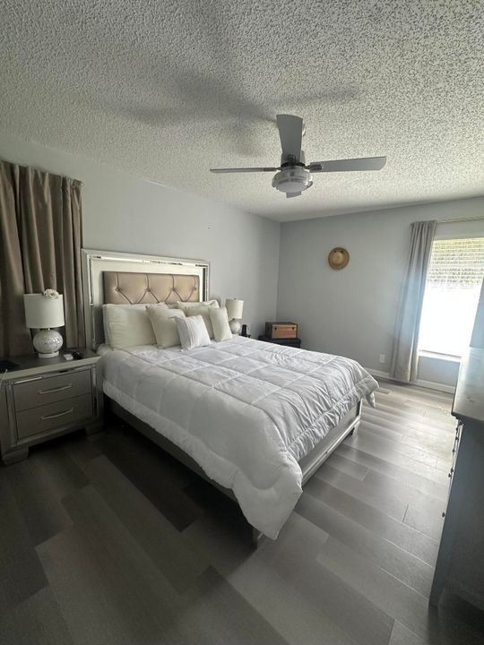 待售: $240,000 (2 贝兹, 2 浴室, 941 平方英尺)