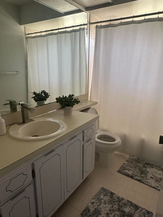 待售: $240,000 (2 贝兹, 2 浴室, 941 平方英尺)